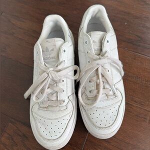 Women’s Adidas white platform sneakers 
Size 7
Lightly worn
